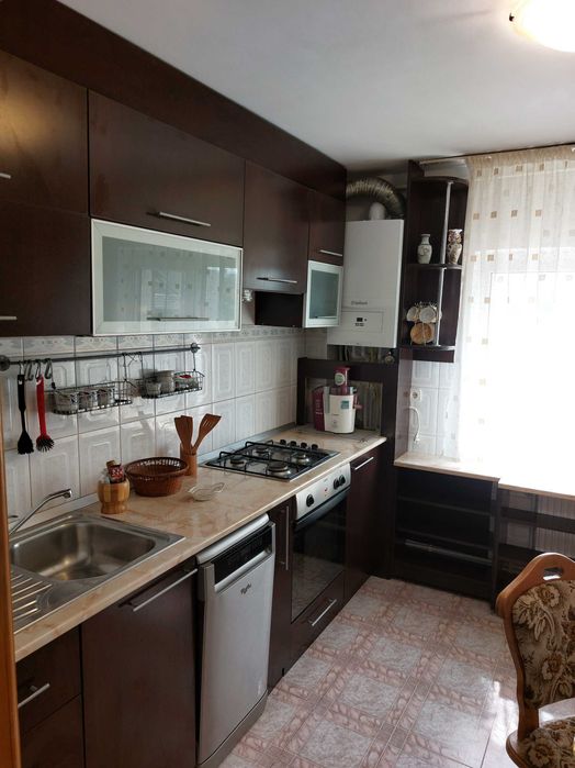 Apartament 3 camere de închiriat
