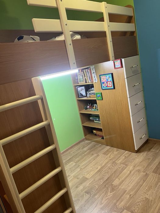 Легло - високо, със стълба, чекмеджета и рафтове