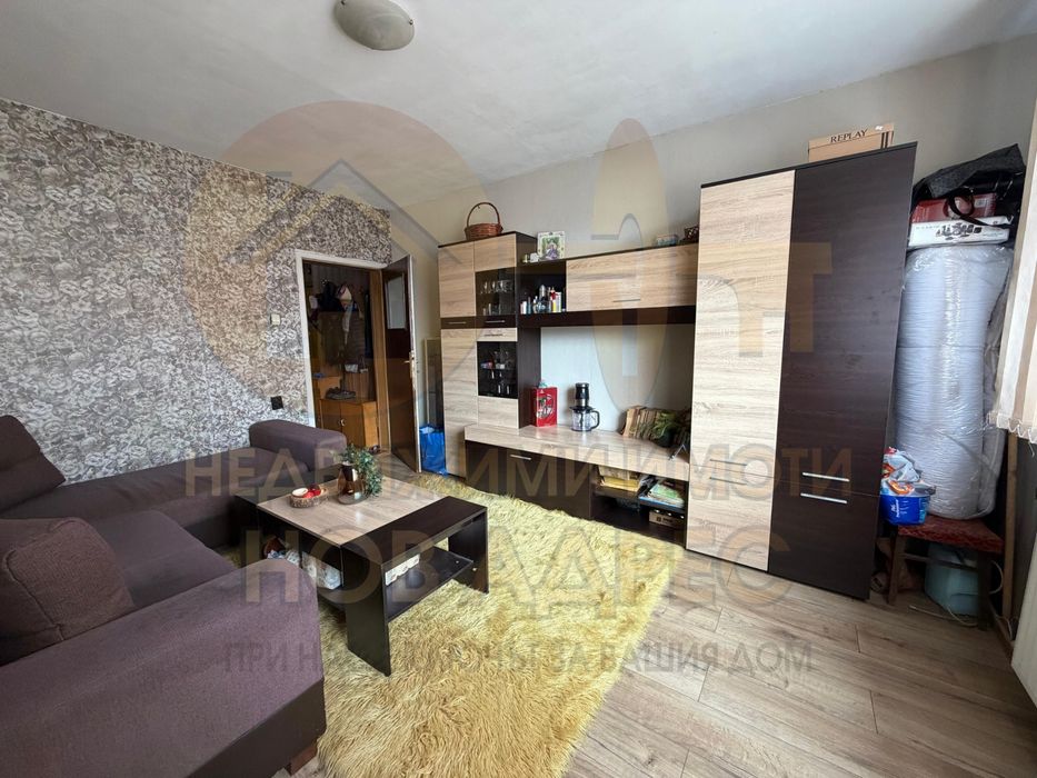 Многостаен Тухлен Апартамент с Гараж ,Газифициран и Обзаведен ,Център