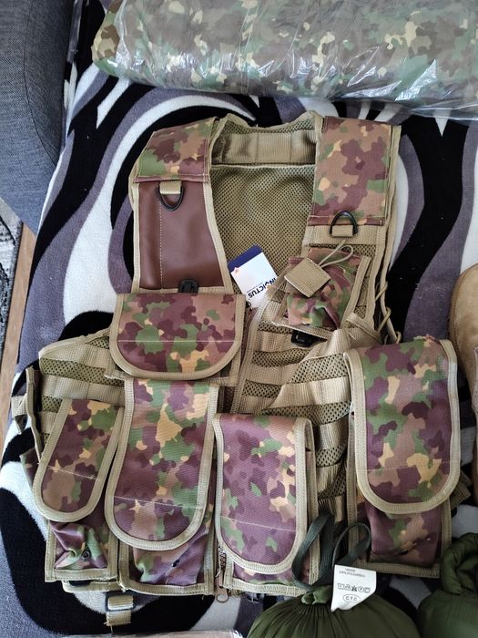 Vând echipamente combat și oraș!