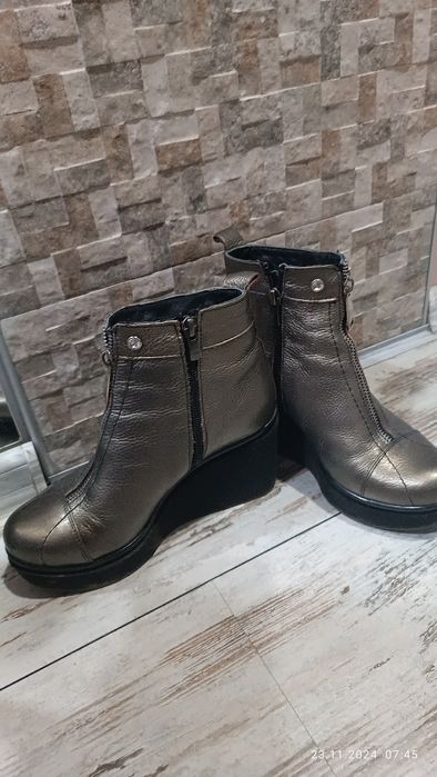 Сребристи дамски боти 37