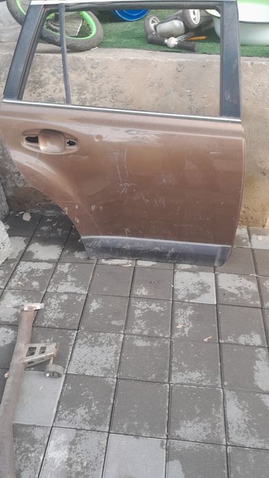 Заднияя двер субару оутбак 2011 год