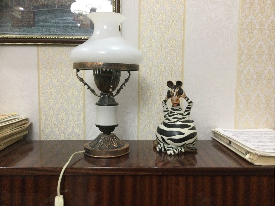 Продам чешскую лампу