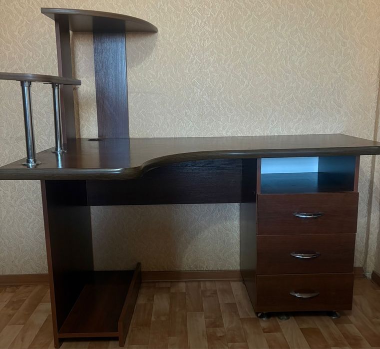 Продам Стол компьютерный