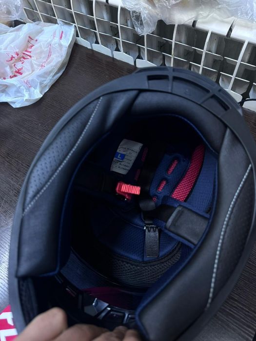 Шлем новый и перчатки