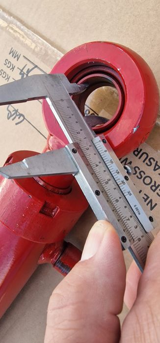 Cilindru hidraulic 360 mm deschide 200 mm tija 30 mm diametru bolturi