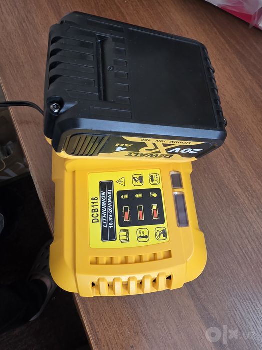 Быстрая зарядка на Dewalt аккумулятор. DSB 118 ,6A ,12v-20v