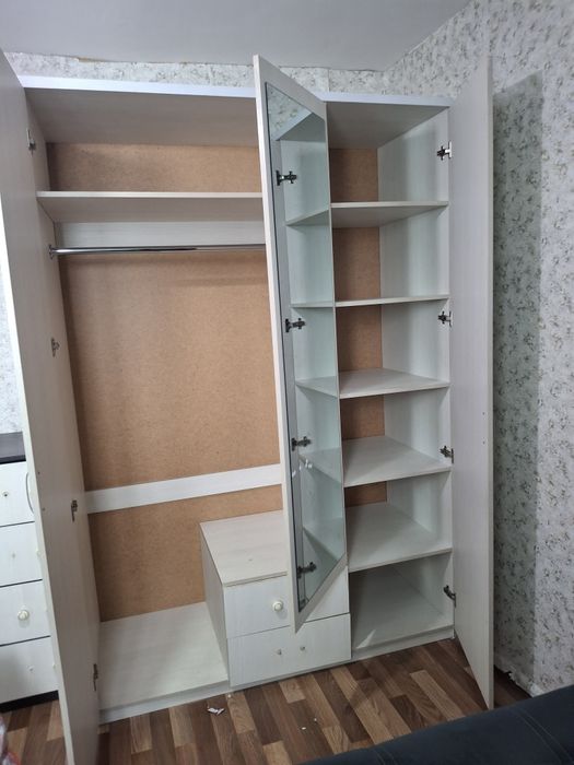 Продам шкаф для спальни самовывоз