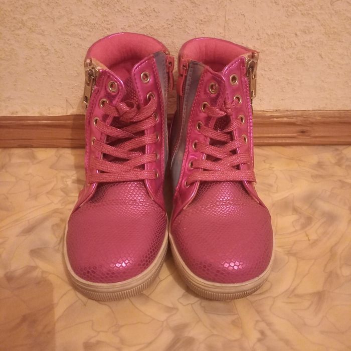 Розовые ботинки для девочки