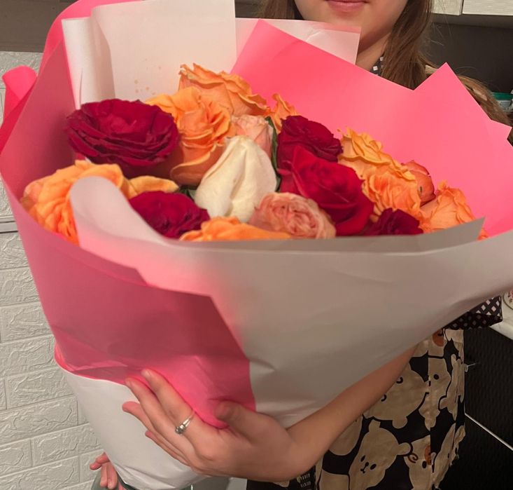 Роза 21 цветочные