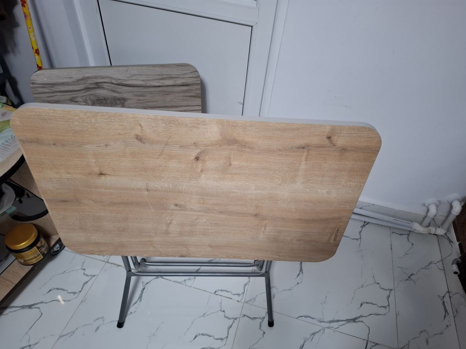 Vand 2 masute pliabile+1 pe rotite