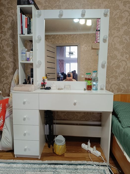 Продается туалетный стол