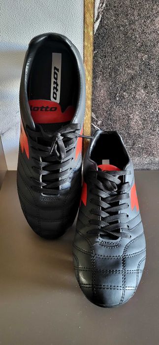 Бутсы футбольные