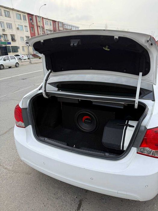 Продается Cruze 1.6 хорошее состояние.