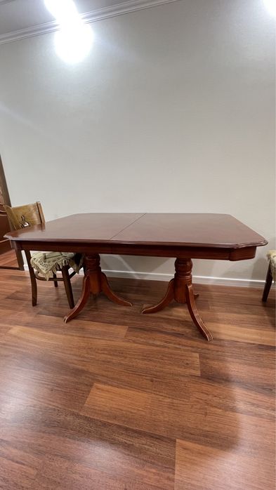 Стол раздвижной хорошего качества максимальная длина 2,5 метра