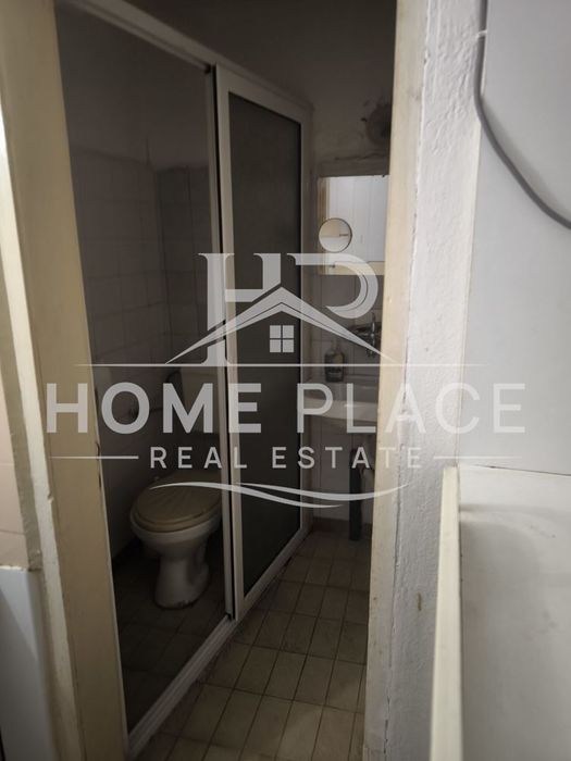 Помещение със статут на заведение за бързо хранене в центъра на гр. В