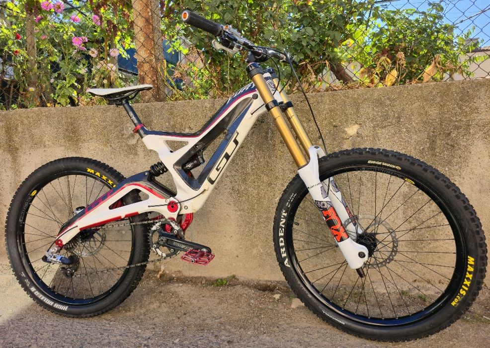 GT Fury Карбонов Като нов 26 цола Fox 40 Kashima XTR Shimano спирачки  Downhill велосипед 1х10  X9 Sram