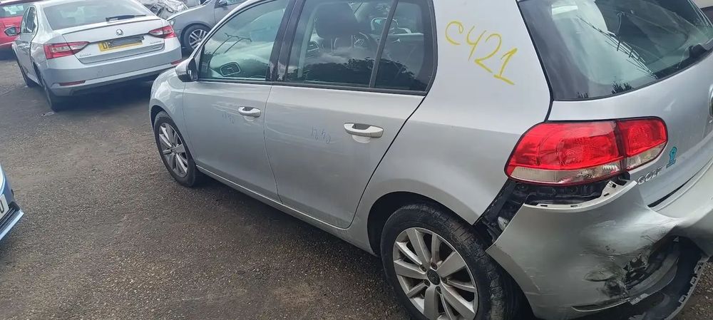 Dezmembrari / Dezmembrez VW Golf 6 1.6 CAYC cutie viteze manuală cod culoare LA7W