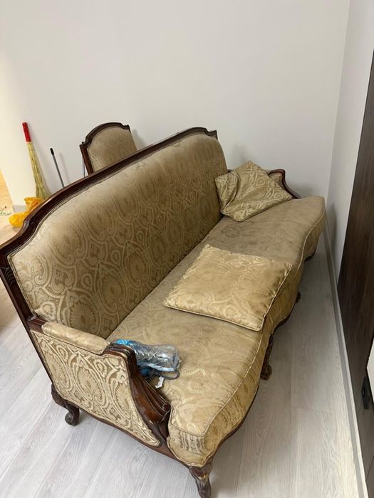 Диван с двумя креслами