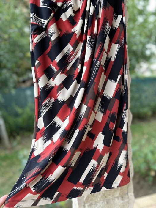 Rochie elegantă cu imprimeu geometric roșu-negru, mărime 36