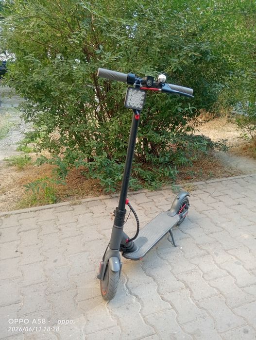 Электросамакат чёрный