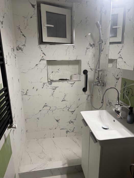 Renovari interioare si exterioare ,gradini ,fatade . Scari de boc