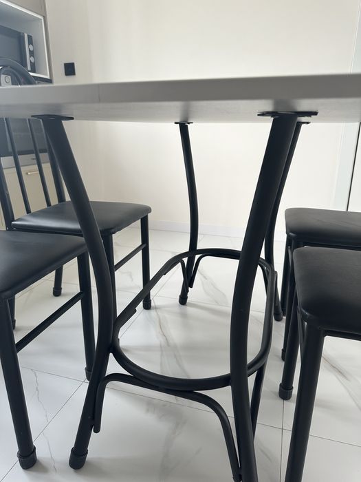 Продам стол и 4 стулья