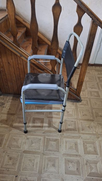 Санитарный    стул