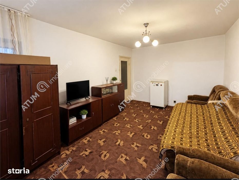 Apartament cu 2 camere decomandate si pivnita zona Semaforului