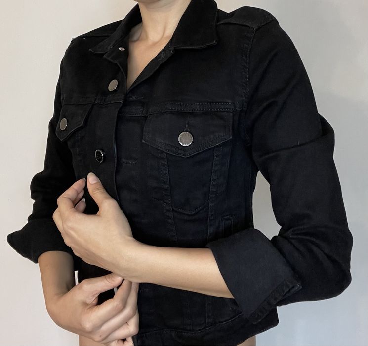 Geaca neagra de blug