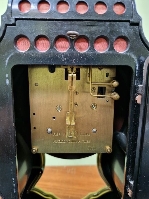 Прекрасен антикварен настолен каминен часовник Schmid