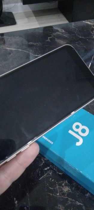 Продаётся телефон J8 в отличном состоянии