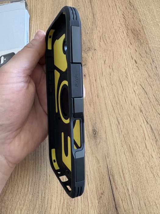 Spigen Tough Armor Mag калъф за iPhone 16 Black – като нов