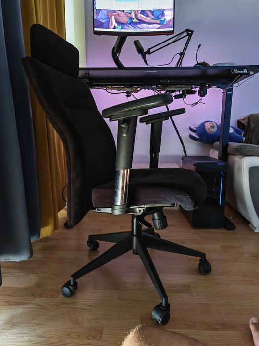 Scaun de birou EFG. (400€ nou)