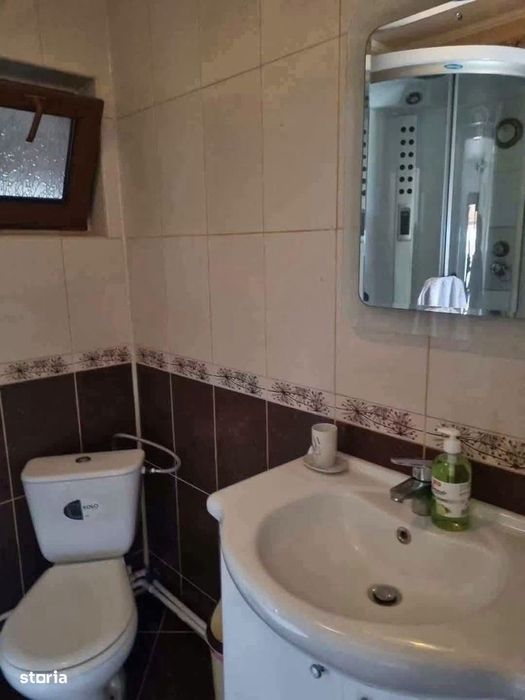 De vanzare vila la 5 min de Roman compusa din 7 camere, 1500mp teren