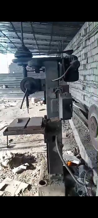 Сверлильный и точильный станок.