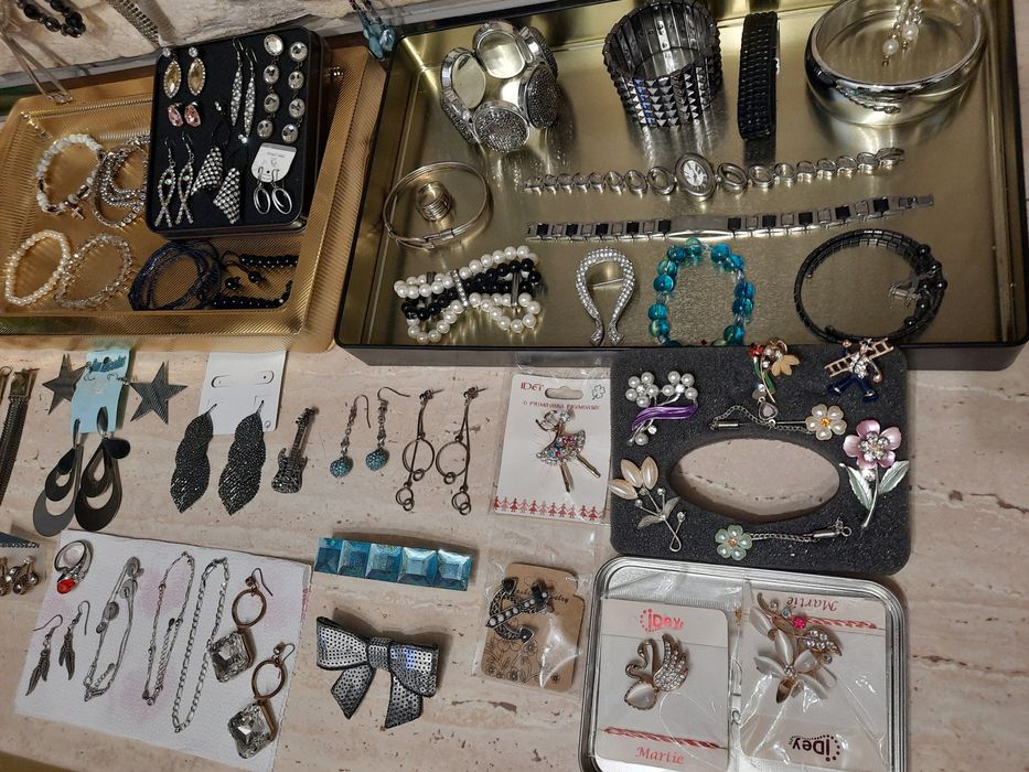 Seturi bijuterii,coliere,cercei,inele,bratari din argint,otel inoxidab