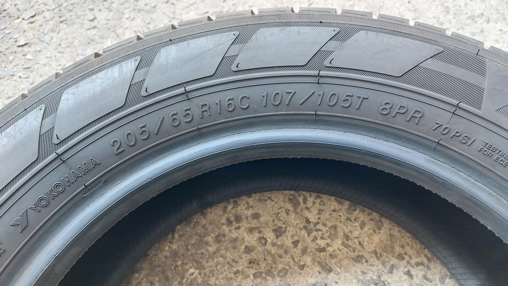 Нови гуми за Бус 205/65/16 C Yokohama BluEarth Van 2 броя