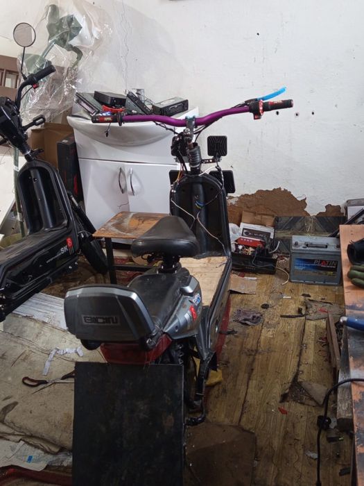 Продам электроскутер ск8