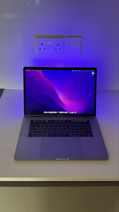Apple Macbook 15” | Intel i9 2,9 GHz | 32 GB RAM | 512GB SSD | 2018
