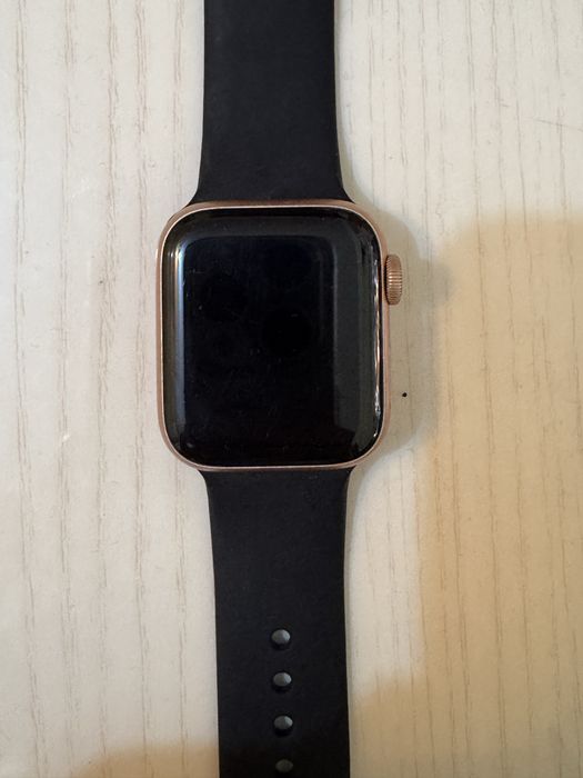Apple Watch SE.