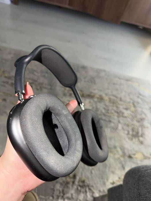 AirPods Max black