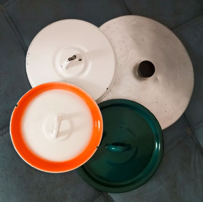 Продаются казаны 7л-6л по40000,сковородки по 25000,разные крышки.