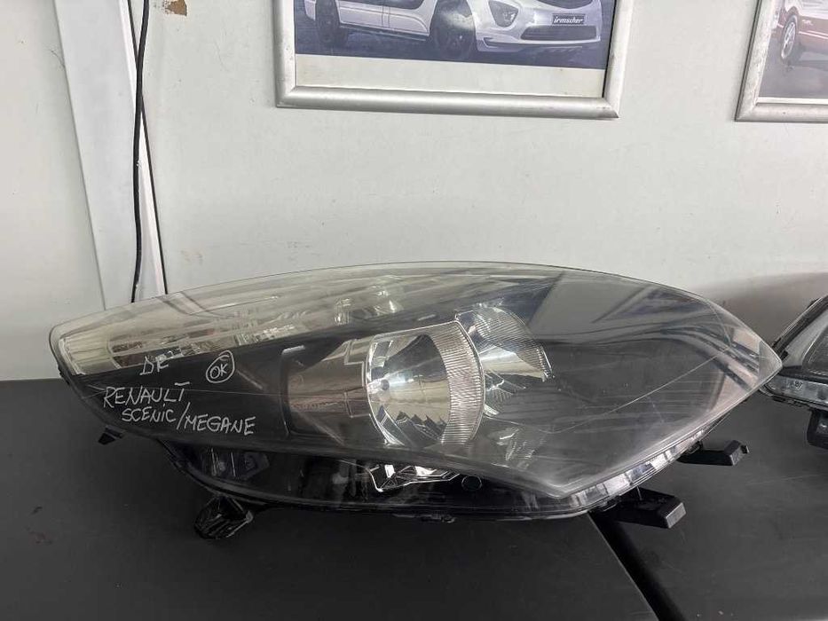 Faruri Renault Grand Scenic III 1.6 dci 2009-2013 far stanga 260606760R far dreapta 260100023R