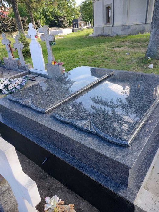Executam lucrari din monumente funerare din granit,marmura,mozaic,marmura venetiana