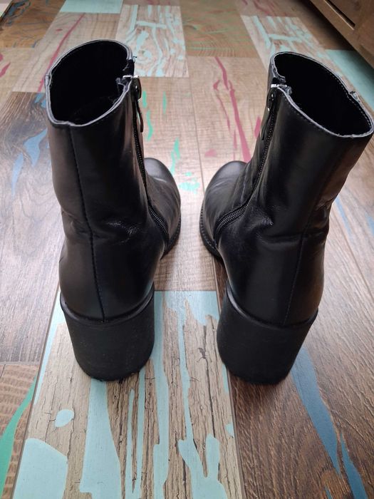 Дамски официални боти на ток