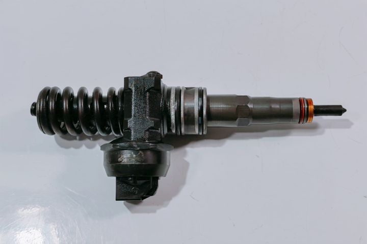 Injector   Injector CC / 2.5 tdi 07Z130073N Volkswagen VW Transporter