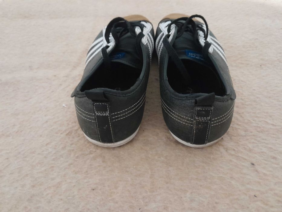Красиви ретро маратонки - Adidas!
