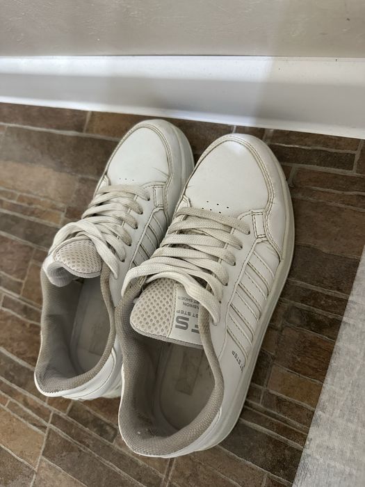 Кроссовка отдам даром