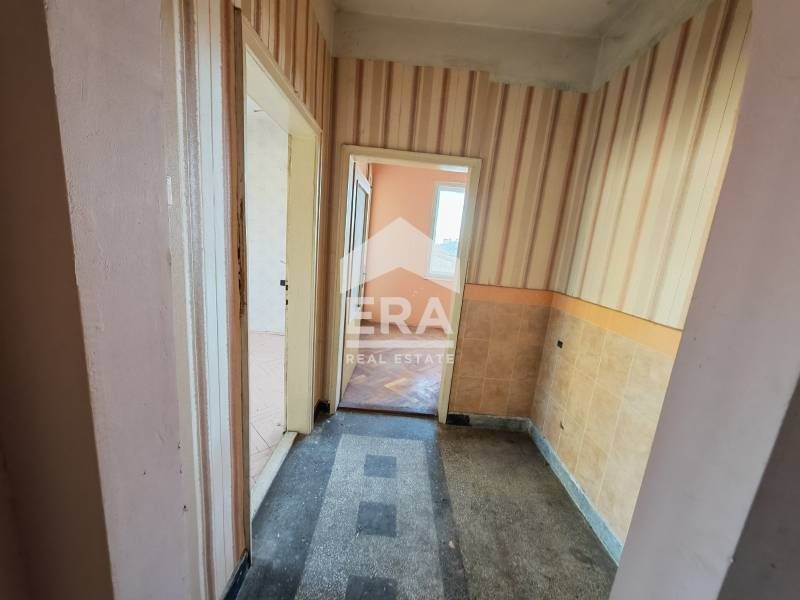 ЕКСКЛУЗИВНО! ЕРА ДРЪСТЪР предлага за продажба тристаен тухлен апартаме